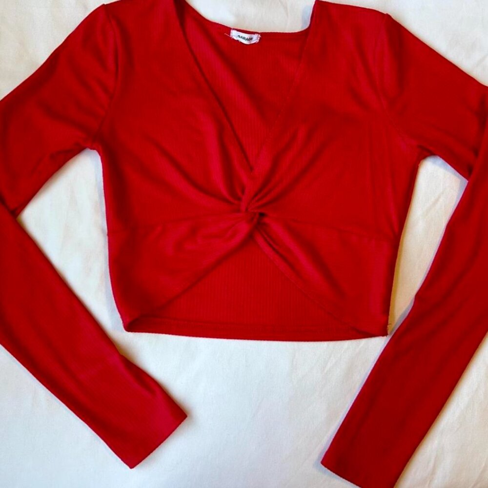 Garage Seamless Front Twist Crop Top in Red Size Medium